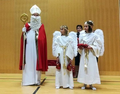 Nikolaus mit seinen Engeln