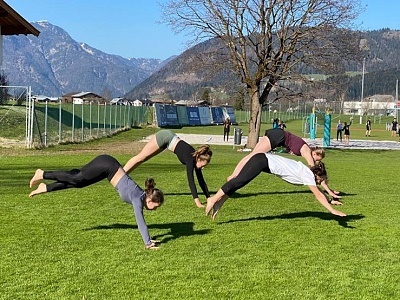 unsere Vorturnerinnen beim eigenen Training